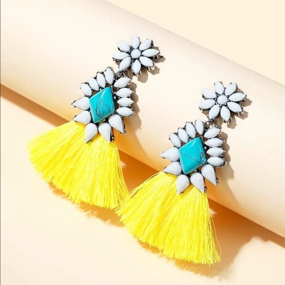Vacation Vibe Tassel Earrings - Picture 2 of 5